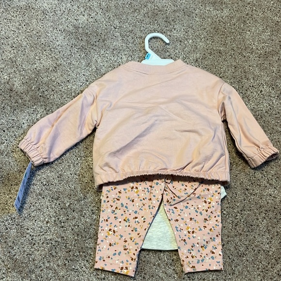 Carter’s Baby Girl Matching Set - Picture 2 of 5